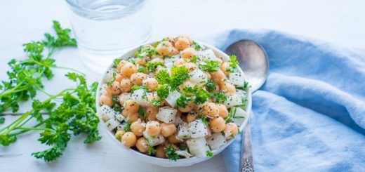 ছোলা বুট, নারিকেল ও সবজি সালাদ