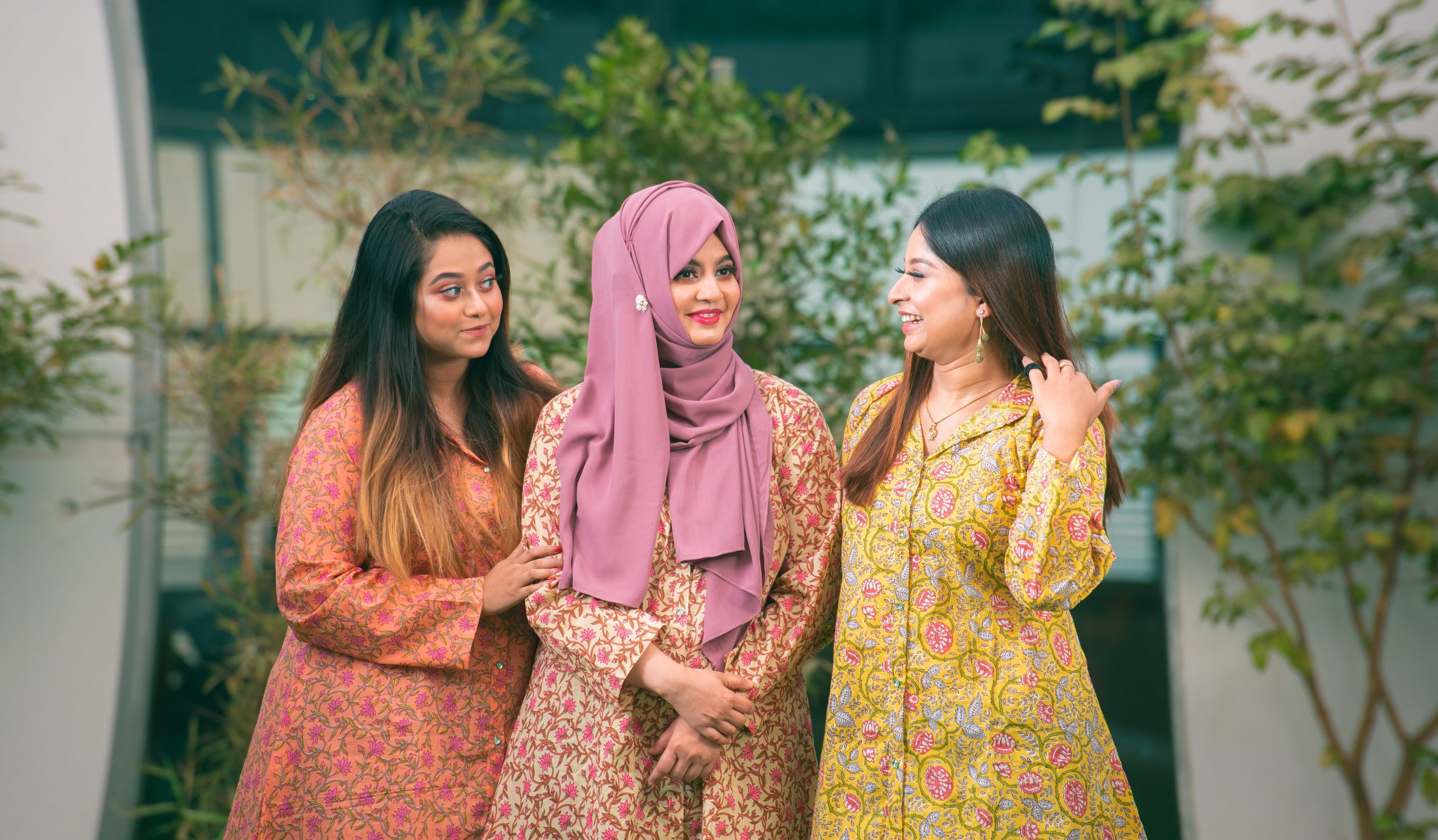 মেয়েদের পোশাকের সম্ভার নিয়ে কাজ করছে আপসারা বাই অন্তরা