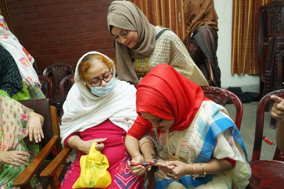 নিঃস্বঙ্গ প্রবীণদের মুখে হাসি ফোটালো মিলিয়ন মেম্বার গ্রুপ রিসাইকেল বিন