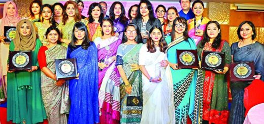 ৪১ নারী পেলেন ইন্সপায়ারিং উইমেন অ্যাওয়ার্ড