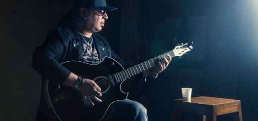 &#8216;রুপালী গীটার&#8217; ফেলে চলে যাওয়ার তিন বছর