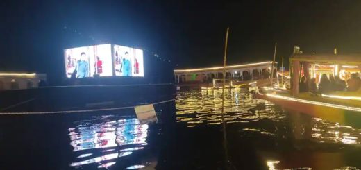 এশিয়ার প্রথম ভাসমান থিয়েটার কাশ্মীরে!