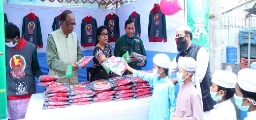 সুবিধাবঞ্চিতদের পাশে দাঁড়াতে মুক্তির বন্ধন ফাউন্ডেশনের `উষ্ণতার ফ্রি হাট&#8217;