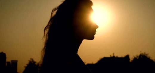 তুমি মেয়ে, সন্ধ্যার আগেই ঘরে ফিরবে!