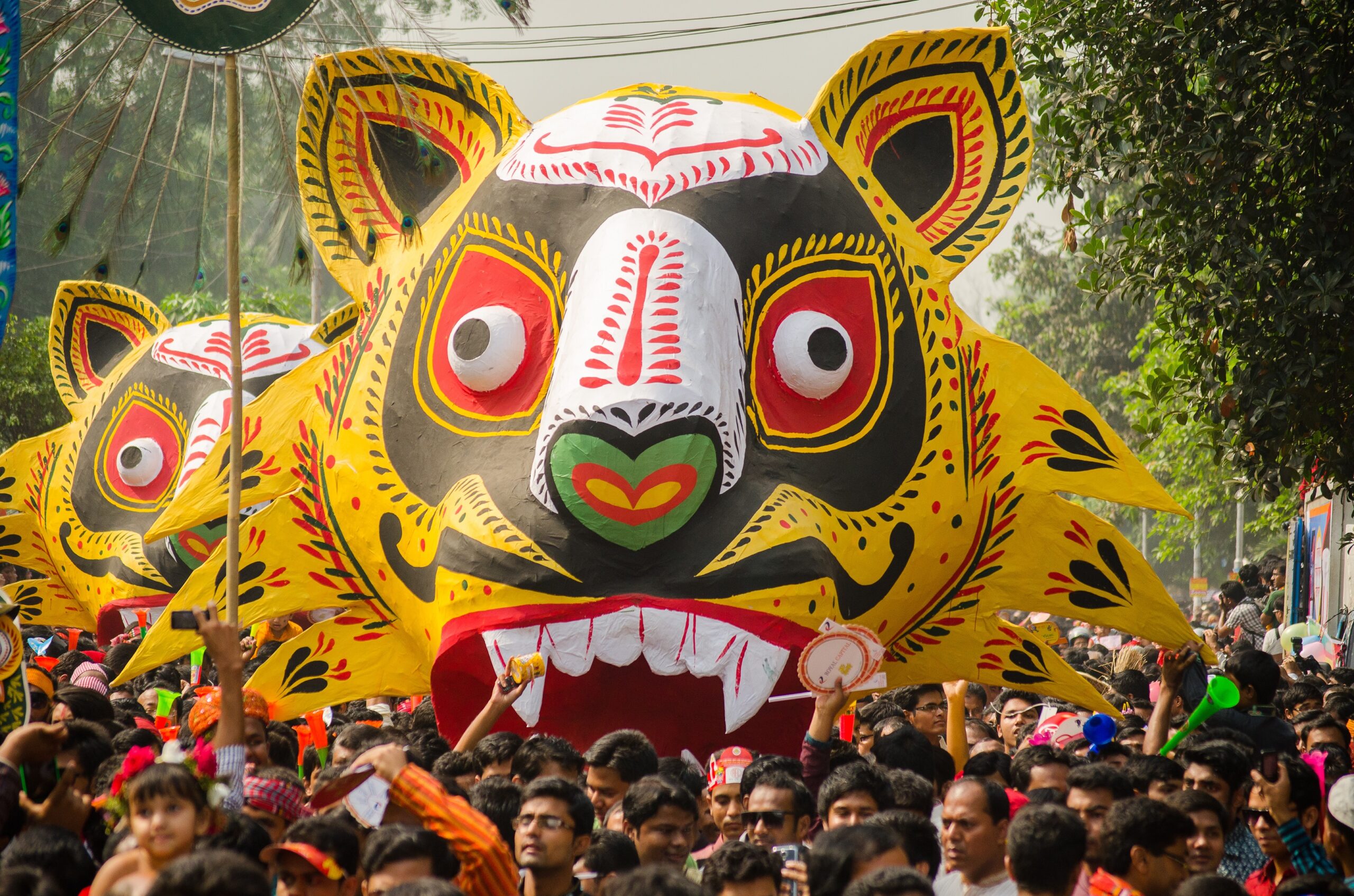 প্রাণ লভুক সকল ভুবন, নয়ন লভুক অন্ধ