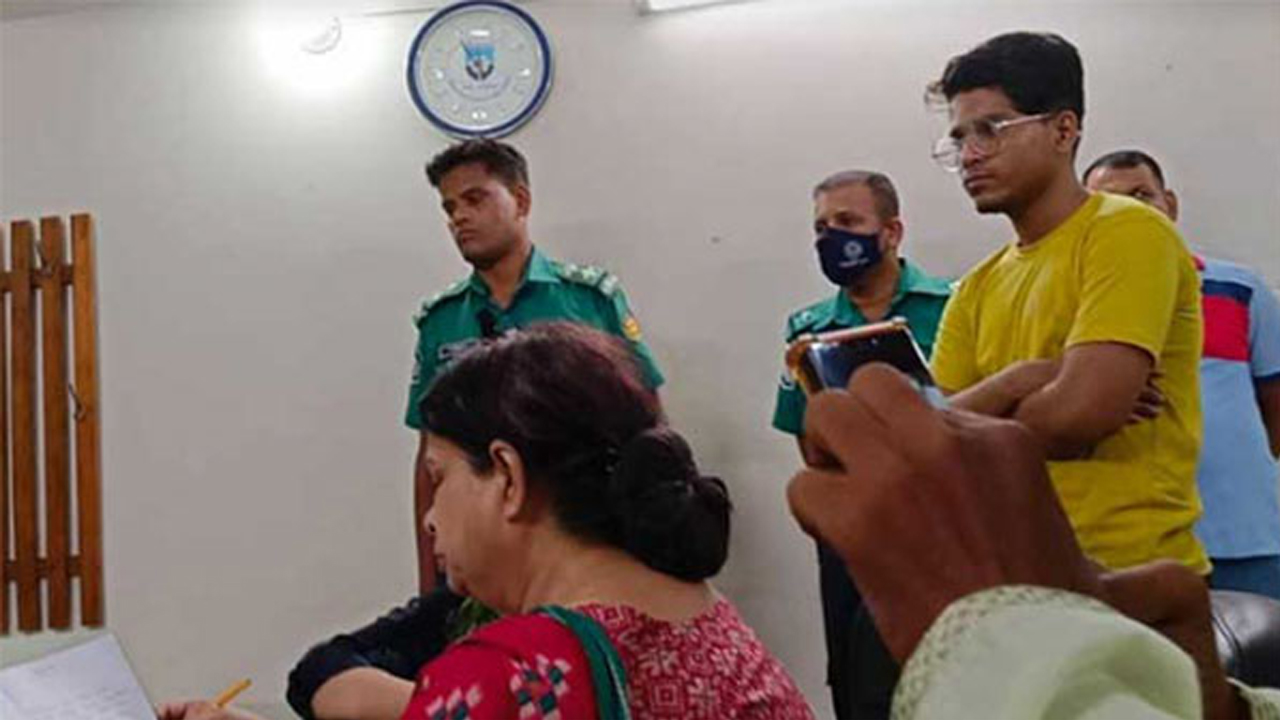 এ দেশে প্রতিবাদ করাই অন্যায়!
