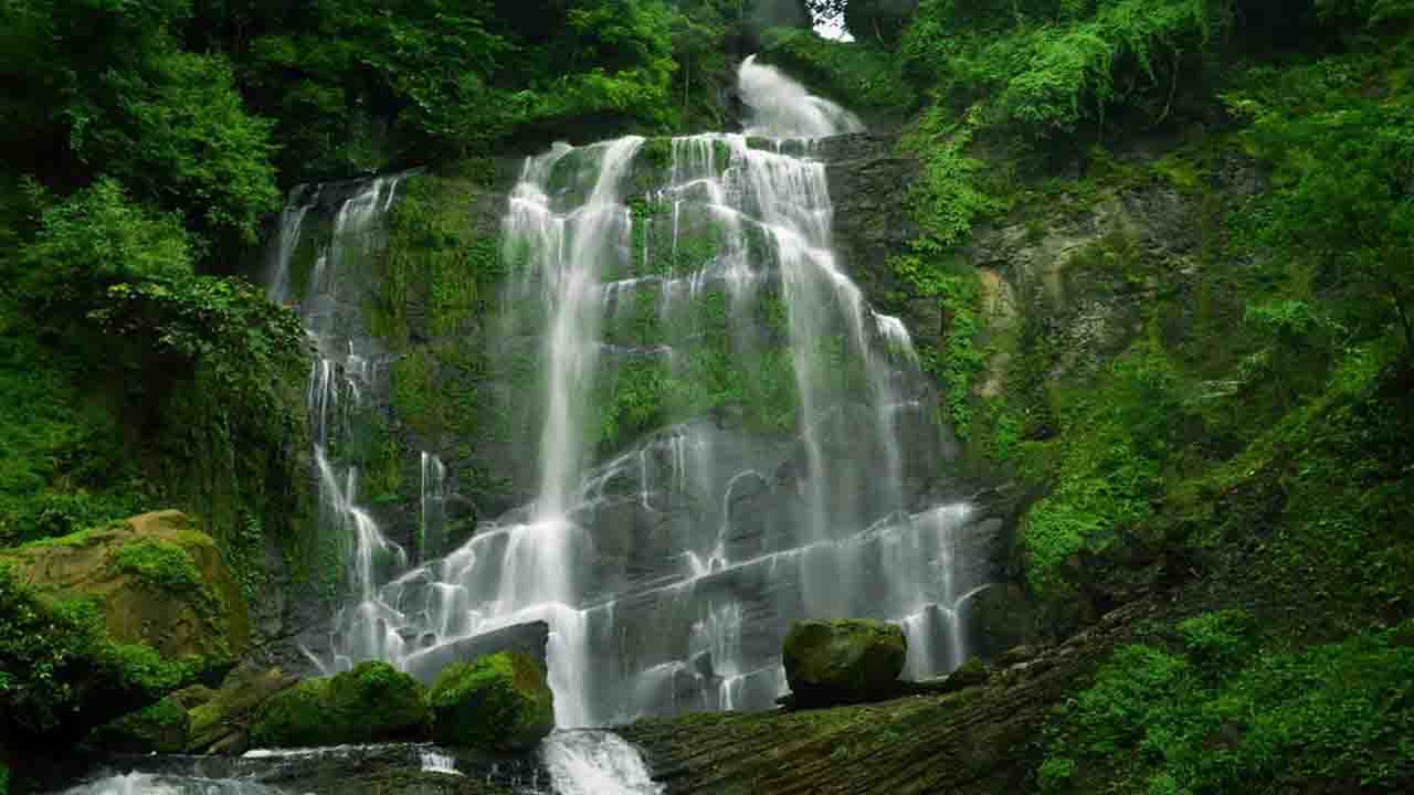 ঈদের ছুটিতে ঘুরে আসতে পারেন জাদিপাই ঝর্ণায়