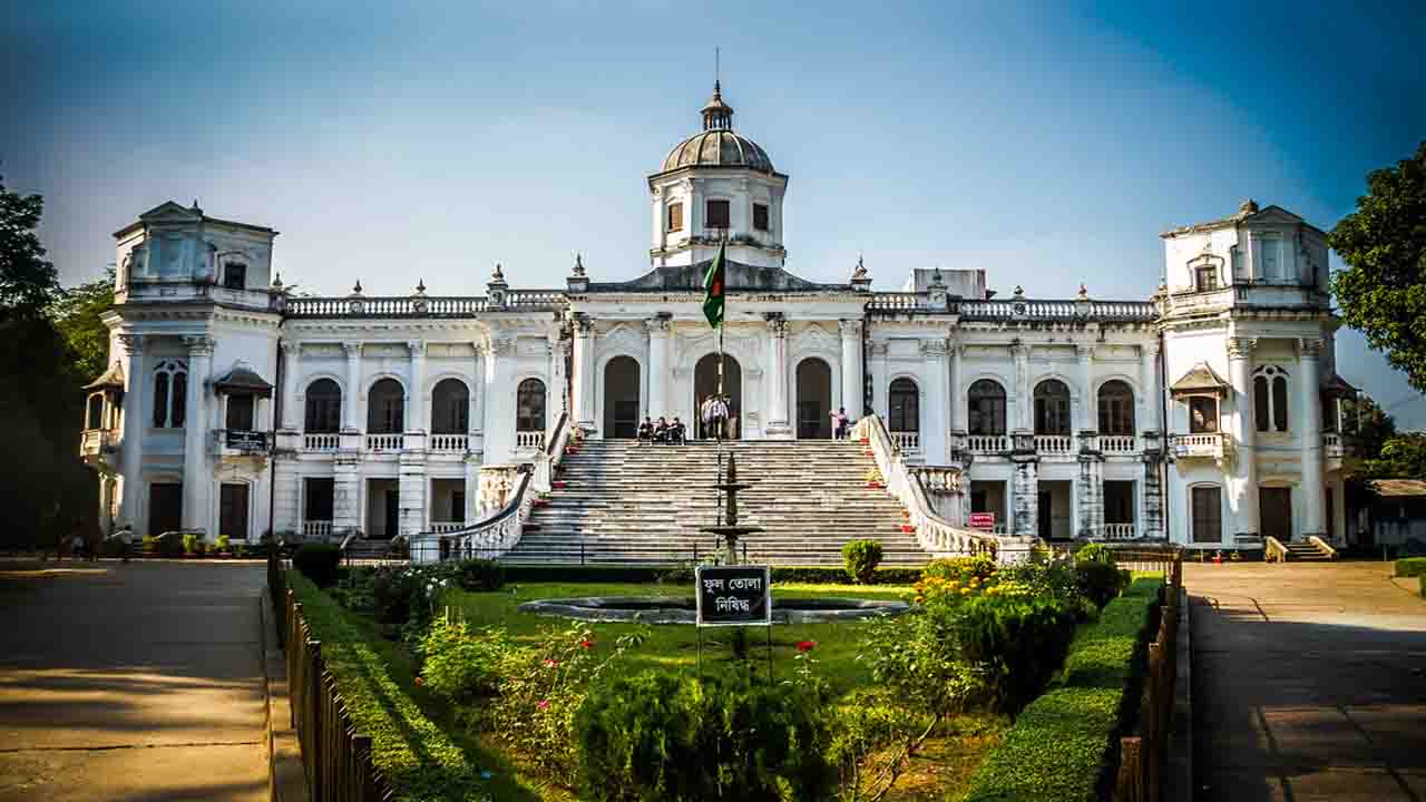 ঈদে ঘুরে আসুন তাজহাট জমিদার বাড়ি