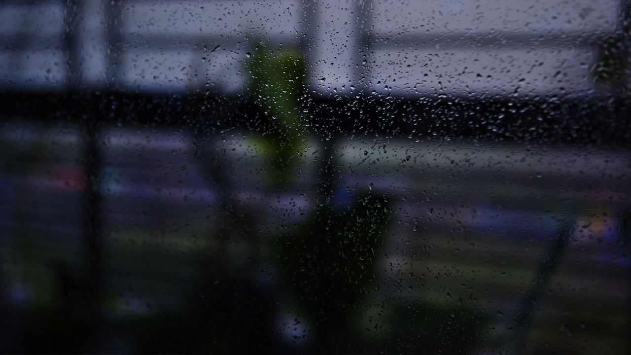 বৃষ্টি পড়ে
