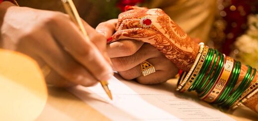বিয়ের দাবিতে প্রেমিকের বাড়িতে নারী,  কিছু কথা