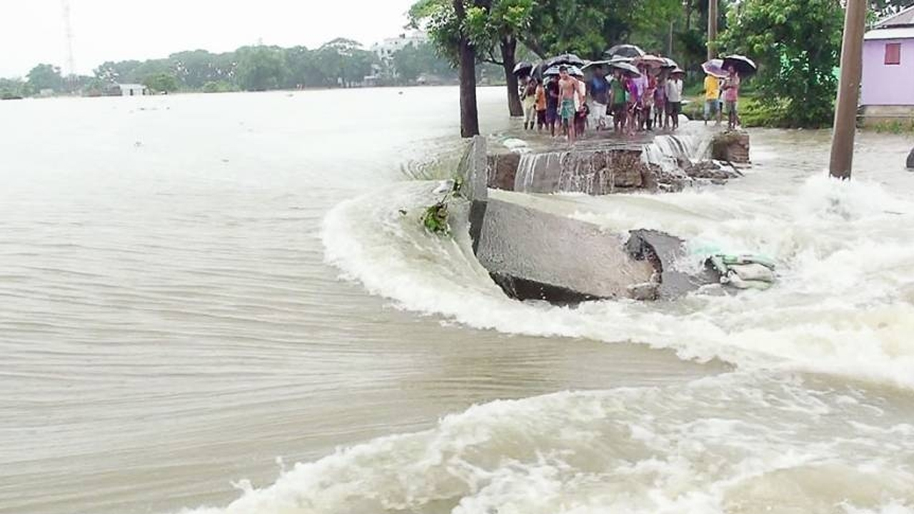 বানে ভাসে গ্রাম