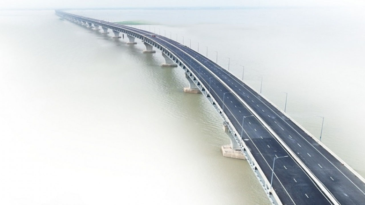 পদ্মা পাড়ের সুখ