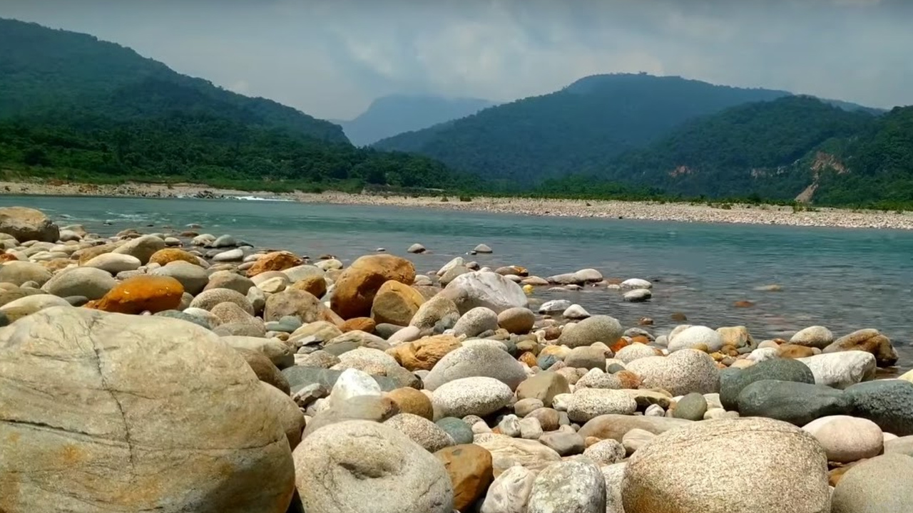 মেঘালয়ের পাদদেশে এক পাথুরে রাজ্য!