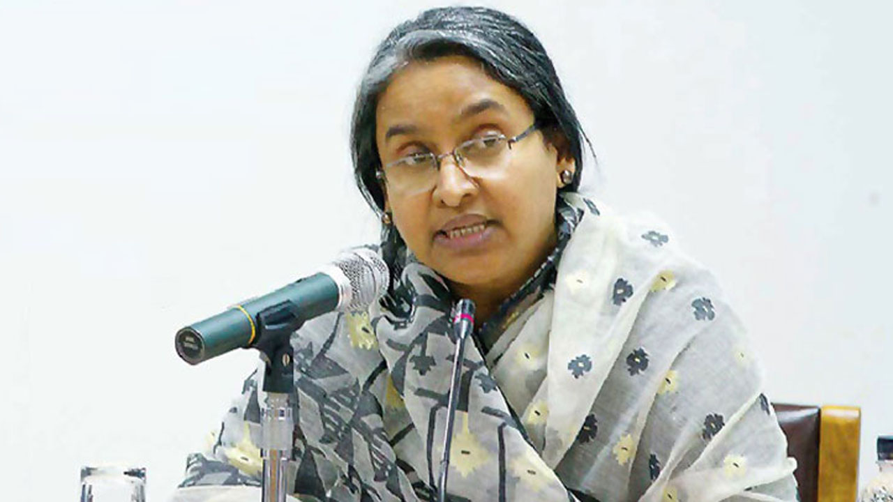 ‘এখন নারীর পোশাকের দৈর্ঘ্য নিয়ে কথা বলার সময় না’