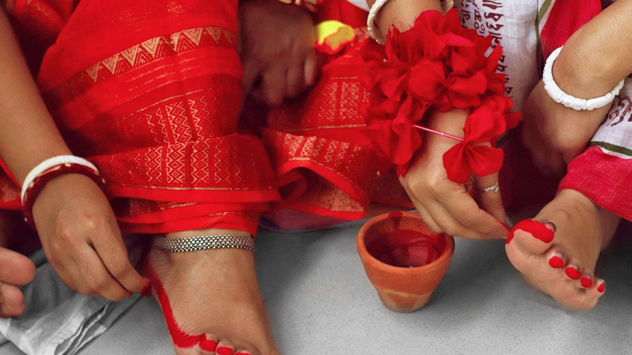 বিয়ে কি নারীর সুখের নিশ্চয়তা দিতে পারে?