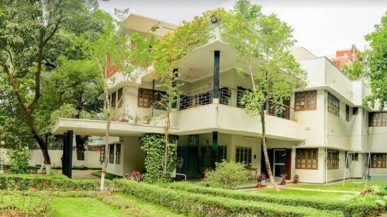 ৩২ নং বাড়ি