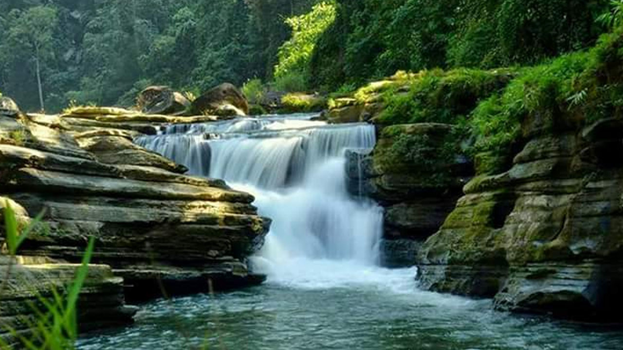 বান্দরবানের নাফাখুম জলপ্রপাত