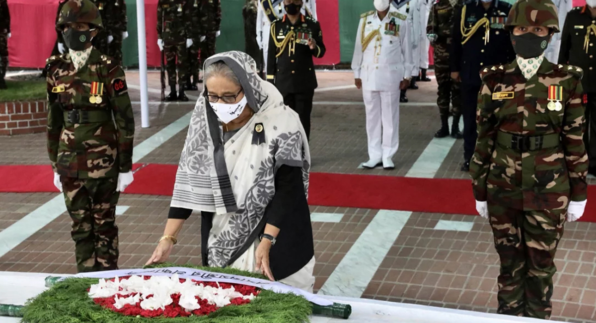 টুঙ্গিপাড়ায় জাতির পিতার সমাধিতে প্রধানমন্ত্রীর শ্রদ্ধা