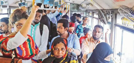গণপরিবহনে ভ্যানিটিব্যাগ নিয়ে সচেতন হোন