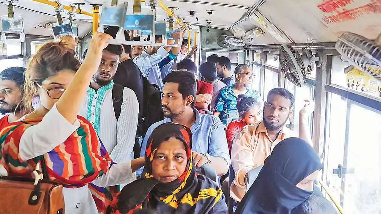 গণপরিবহনে ভ্যানিটিব্যাগ নিয়ে সচেতন হোন