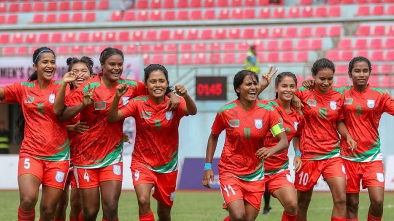 লাল সবুজের স্বপ্নগাথা
