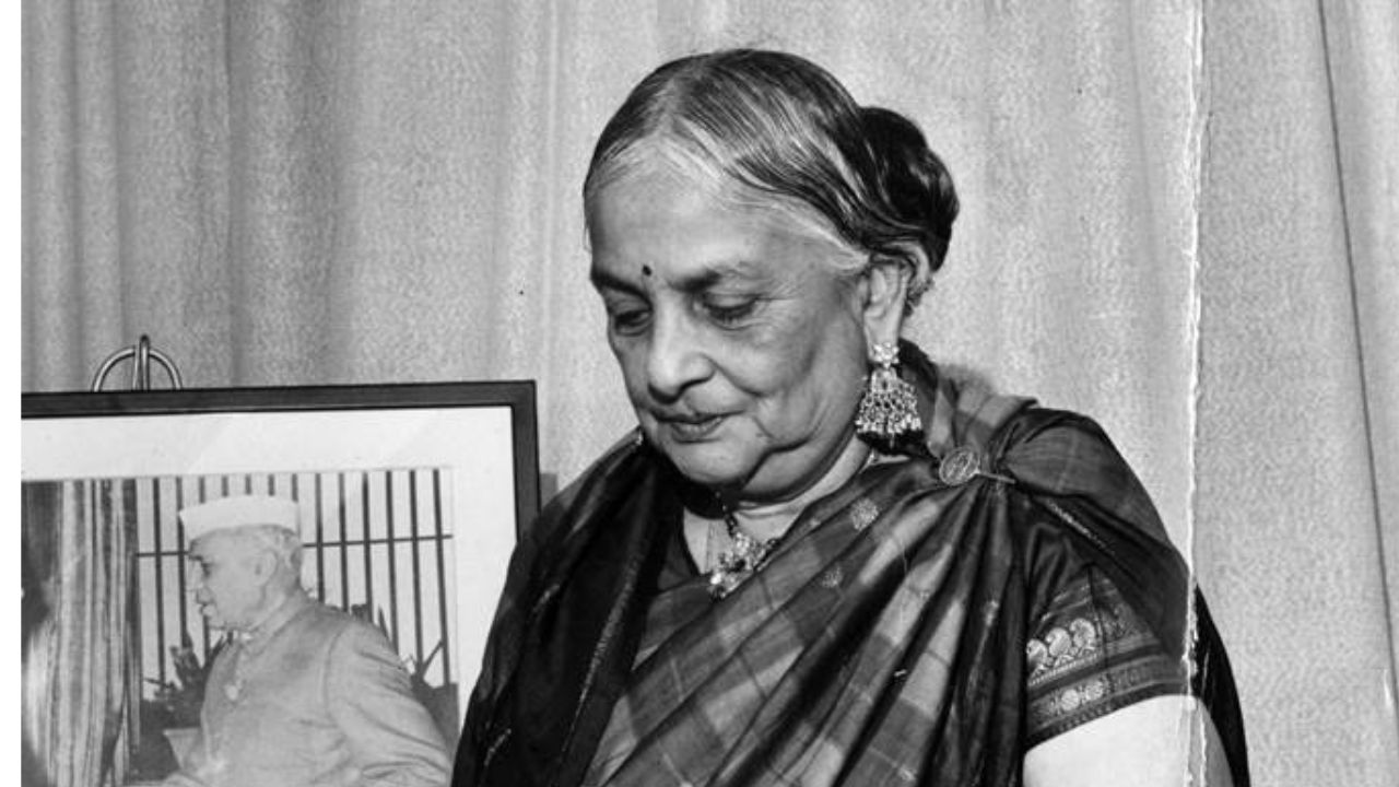 কমলাদেবী চট্টোপাধ্যায়ের  প্রয়াণ দিবস আজ