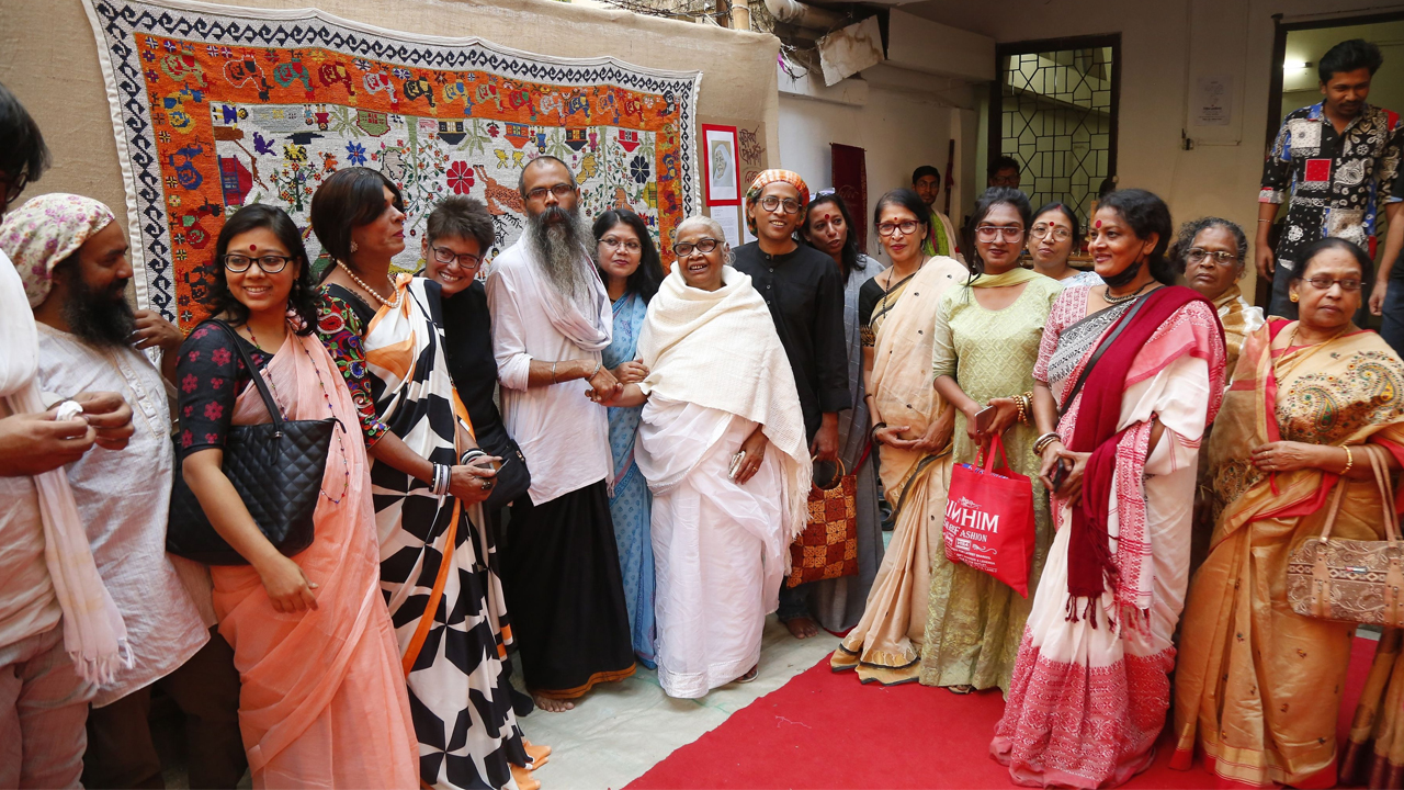 ৩৫ বছর ধরে নারী দলকে নিয়ে পুঁথি পাঠ করেন মায়ারানী