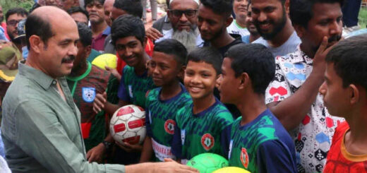 &#8216;সুস্থ জাতি তৈরি করতে খেলার মাঠের বিকল্প নেই&#8217;