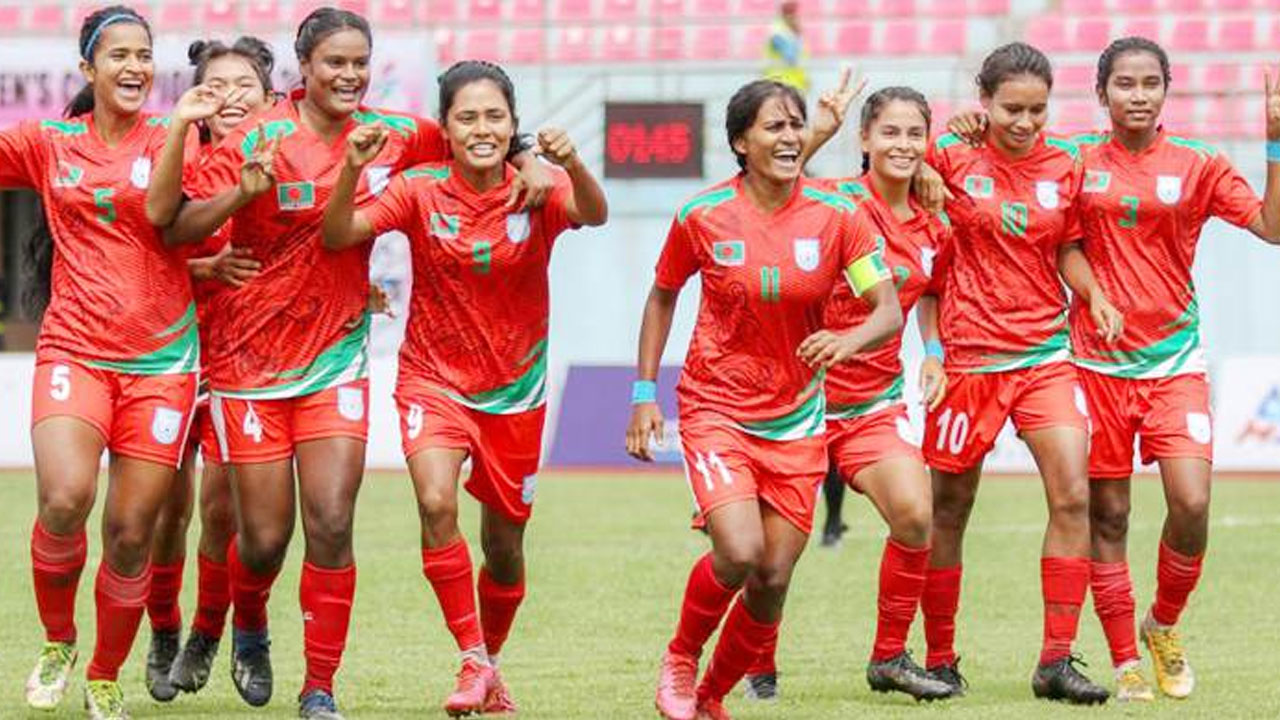 অনূর্ধ্ব-২০ নারী সাফ ফুটবল: ফাইনালে লড়বে বাংলাদেশের মেয়েরা