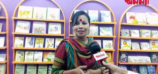 বই মেলা জুড়ে নারী বই বিক্রেতার সমারোহ যেনো নতুন অনুপ্রেরনার সংকেত