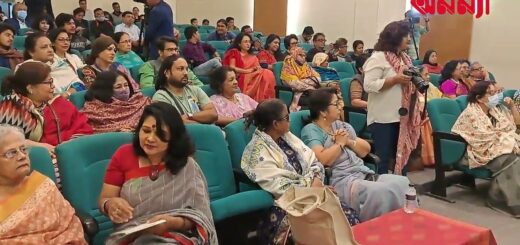 অনন্যা সাহিত্য পুরস্কার পেলেন শাহ্‌নাজ মুন্নী