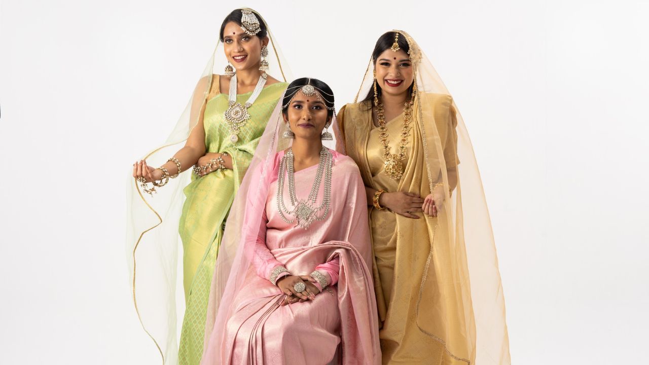 ছয় গজ কাপড়ের গল্প!