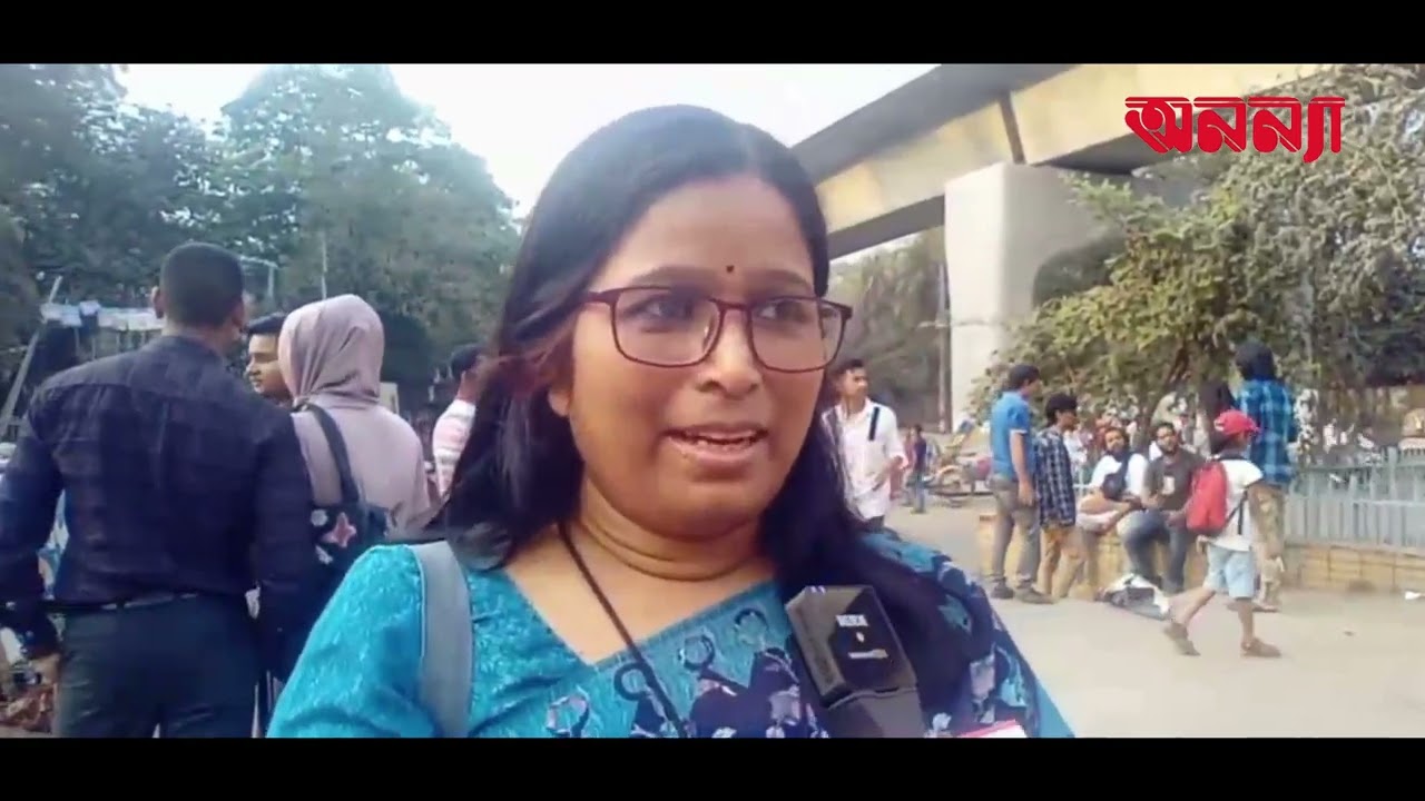 “জীবন সংগ্রামে নারী প্রতিটি রূপে” স্লোগানকে সামনে রেখে বিশ্ববিদ্যালয়ের রাজু ভাস্কর্যের সামনে নারীরা