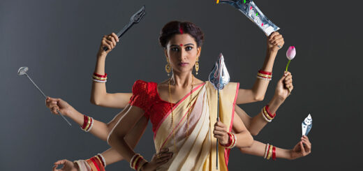 অস্ত্রে দেবীর বহুরূপ