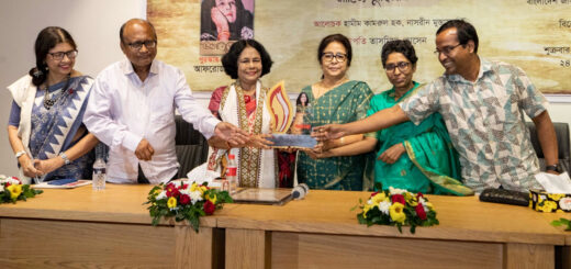আফরোজা পারভীন সাহসী লেখক: অনন্যা সাহিত্য পুরস্কার অনুষ্ঠানে বক্তারা
