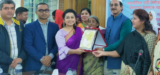নবাবগঞ্জ উপজেলা থেকে শ্রেষ্ঠ জয়িতা সম্মাননা পেলেন সায়মা রহমান তুলি
