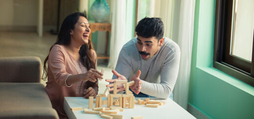কর্মজীবী স্ত্রীকে সাহায্য করুন পাশে থেকে