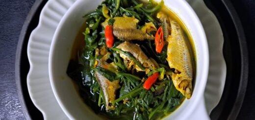 পালং শাকে পুঁটি মাছের ঝোল