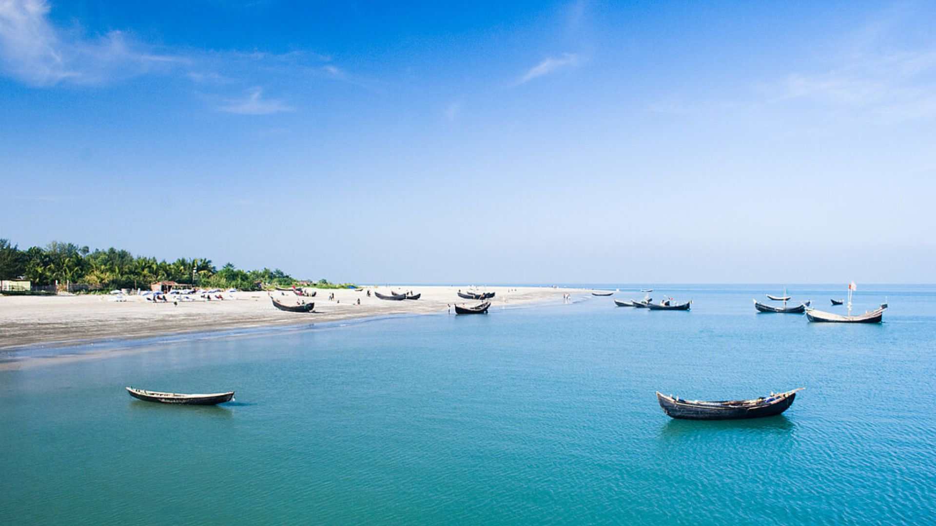 ঘুরে আসুন নীল জলের দুনিয়ায়