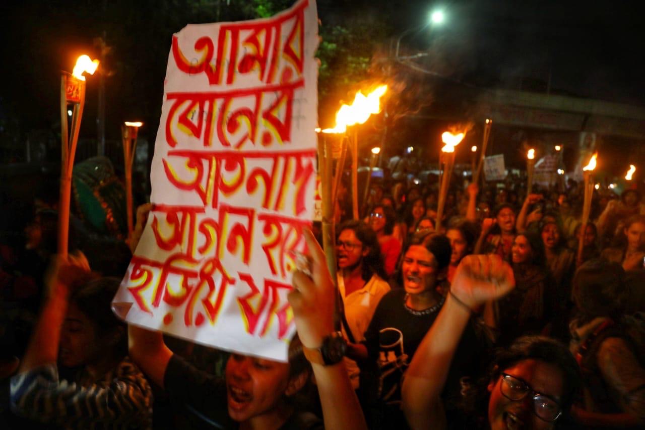 ‘রাত দখল করো নারী’ কর্মসূচি প্রত্যেকটা ধর্ষণের বিচারের দাবিতে ঢাবিতে