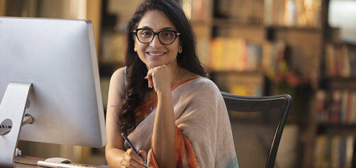 কর্মক্ষেত্রে এখনো পিছিয়ে
