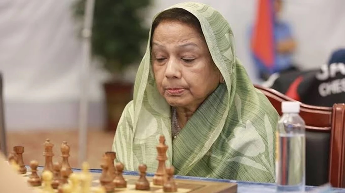 তরুণ যোদ্ধার মতো দাবায় লড়ছেন ৮০ বছরের রানী হামিদ