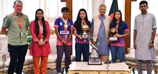 সাফজয়ী নারী ফুটবল দলকে প্রধান উপদেষ্টার সংবর্ধনা