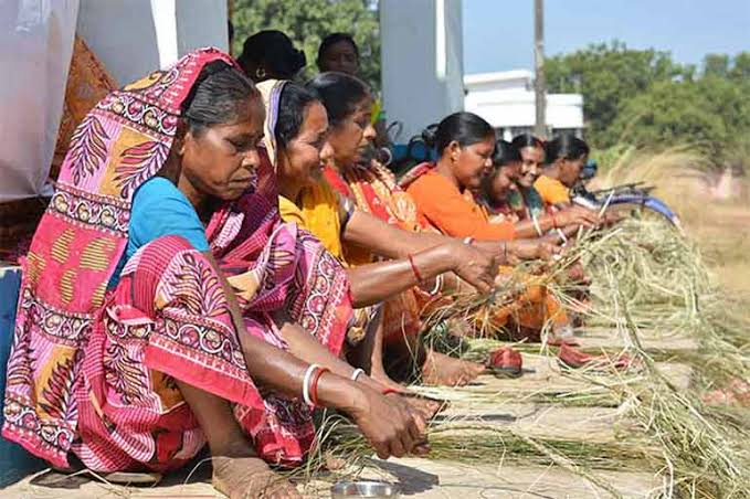 কুটিরশিল্পে নারী ও অর্থনৈতিক বিকাশ