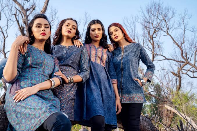 হালকা শীতে কোন ফেব্রিকের পোশাক হবে আরামদায়ক