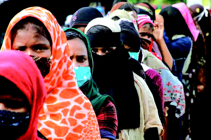 বিদেশে নারী কর্মী প্রেরণে দুই বছরে ৪০% হ্রাস