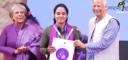 অদম্য নারী পুরস্কার তুলে দিলেন প্রধান উপদেষ্টা