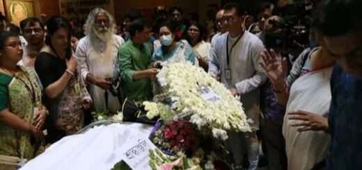 ছায়ানটে সন্‌জীদা খাতুনকে ফুলেল শ্রদ্ধা