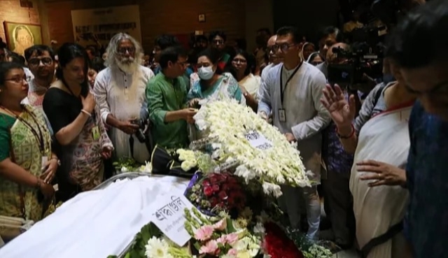 ছায়ানটে সন্জীদা খাতুনকে ফুলেল শ্রদ্ধা