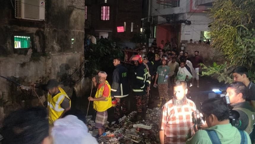 চট্টগ্রামে খালে পড়ে নিখোঁজ শিশুর লাশ ১৪ ঘণ্টা পর উদ্ধার